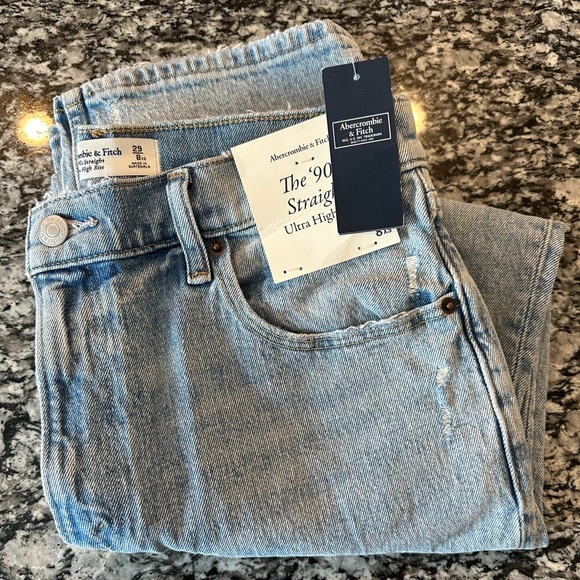 NWT Abercrombie & Fitch, 90’s Straight Ultra High Rise Jeans, Size 8, 29W XS. - Picture 9 of 9